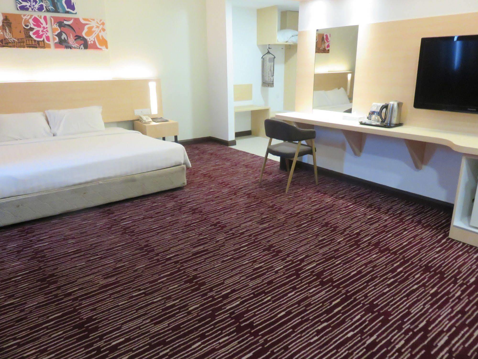 Rhr Hotel קאג'אנג מראה חיצוני תמונה